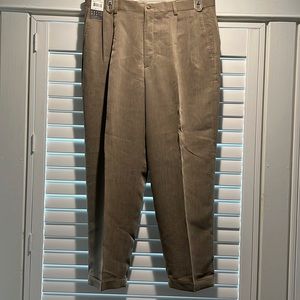 Liz Claiborne Men’s Pleated Pants